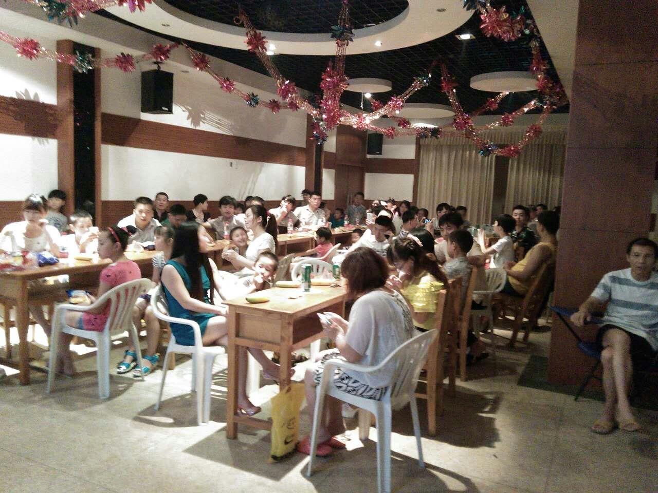 科爾紡織車間自發組織員工晚會